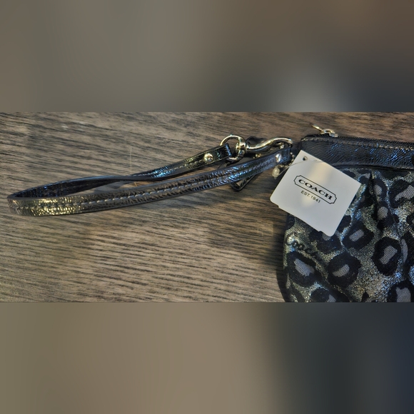 New With Tags! Cheetah/ Leopard Print COACH Wristlet/Wallet Silver w/ Black - Picture 6 of 11